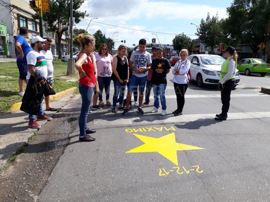 Pintaron una estrella amarilla para recordar a un bebé fallecido