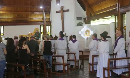 La Plata: realizan una misa en homenaje al cura Lorenzo en la misma parroquia en la que cometió los abusos Crédito: Santiago Hafford La Plata: realizan una misa en homenaje al cura Lorenzo en la misma parroquia en la que cometió los abusos Crédito: Santiago Hafford