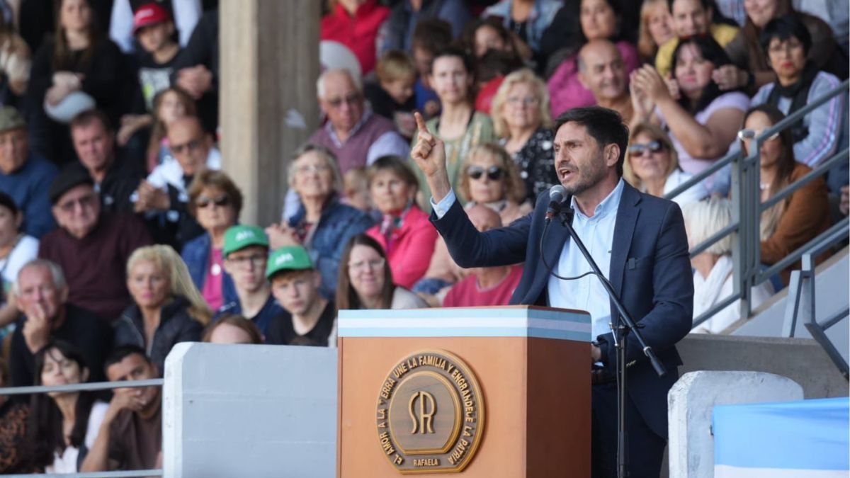  El gobernador de Santa Fe, Maximiliano Pullaro, criticó el carácter transitorio de la quita de las retenciones a los granos que anunció el Gobierno nacional este lunes por la mañana. 