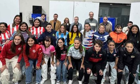 Se presentó la Copa Túnel Subfluvial femenina. Foto: Liga Paranaense de Fútbol. Se presentó la Copa Túnel Subfluvial femenina. Foto: Liga Paranaense de Fútbol.