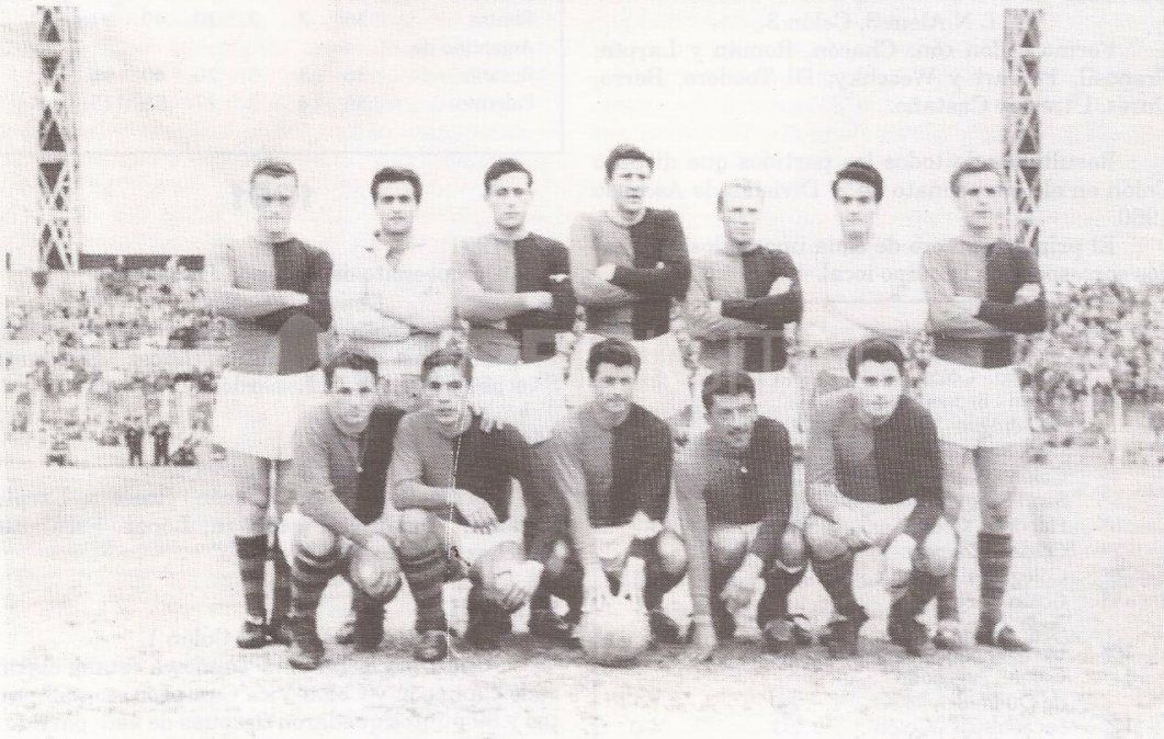 Colón disputó cuatro temporadas en la Tercera División de AFA. La foto corresponde al año 1961. Colón disputó cuatro temporadas en la Tercera División de AFA. La foto corresponde al año 1961.