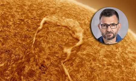 La imagen capta a un filamento solar que tiene forma de interrogante y refleja lo inquietante que es la estrella y todo lo que no se sabe aún de ella. La imagen capta a un filamento solar que tiene forma de interrogante y refleja lo inquietante que es la estrella y todo lo que no se sabe aún de ella.