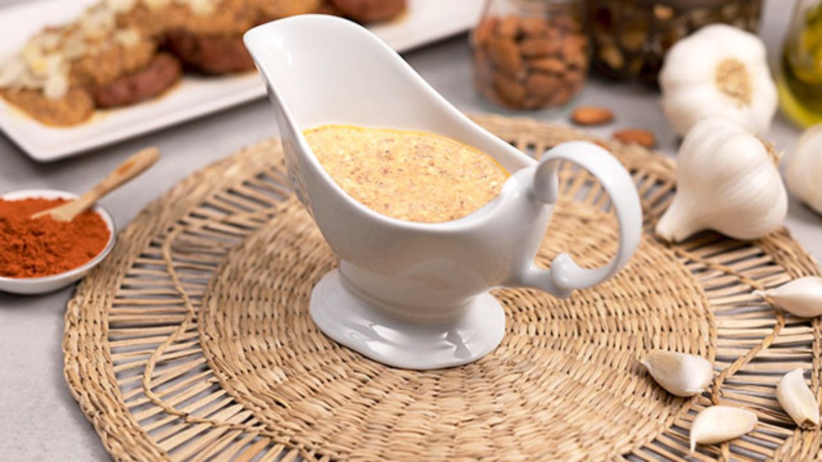 La salsa Alfredo con leche de almendra es una versión más ligera de la clásica salsa. La salsa Alfredo con leche de almendra es una versión más ligera de la clásica salsa.