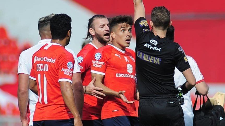 Andrés Roa no será suspendido por la expulsión y podrá jugar ante Unión