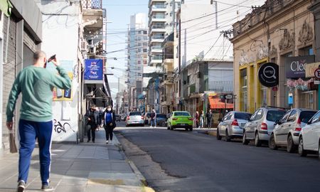 En el marco de la pandemia de Covid-19, el gobierno de la provincia de Santa Fe dio a conocer las nuevas medidas de convivencia que regirán en todo el territorio desde las 0 horas del día 21 de agosto hasta el 3 de septiembre de 2021 inclusive, incluidas en el Decreto N° 1512. En el marco de la pandemia de Covid-19, el gobierno de la provincia de Santa Fe dio a conocer las nuevas medidas de convivencia que regirán en todo el territorio desde las 0 horas del día 21 de agosto hasta el 3 de septiembre de 2021 inclusive, incluidas en el Decreto N° 1512.