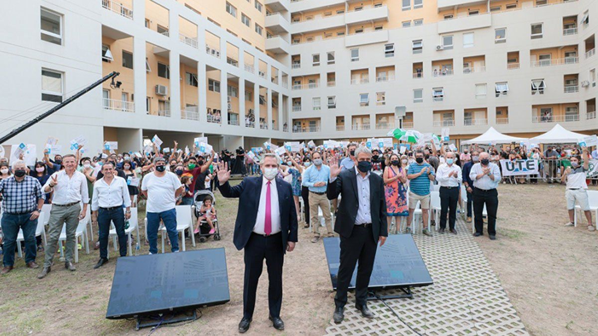 El presidente Alberto Fernández encabezó la entrega de viviendas del Procrear a 141 familias.&nbsp;