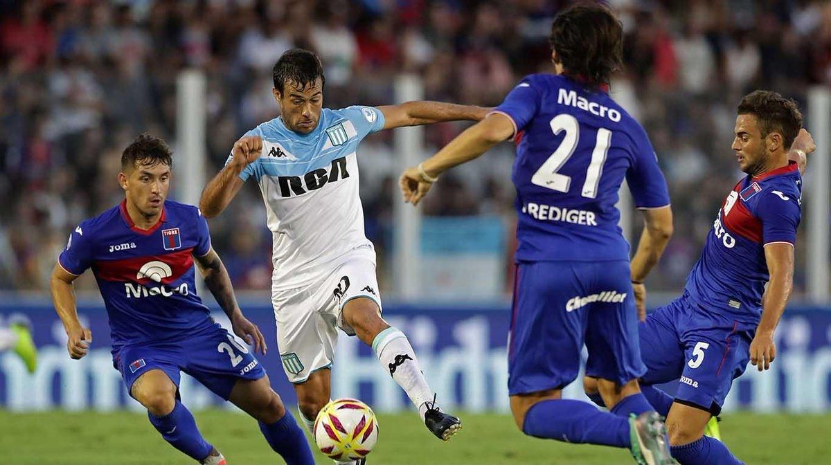 Racing ante Tigre por el Trofeo de Campeones y buscando repetir un hito de 52 años