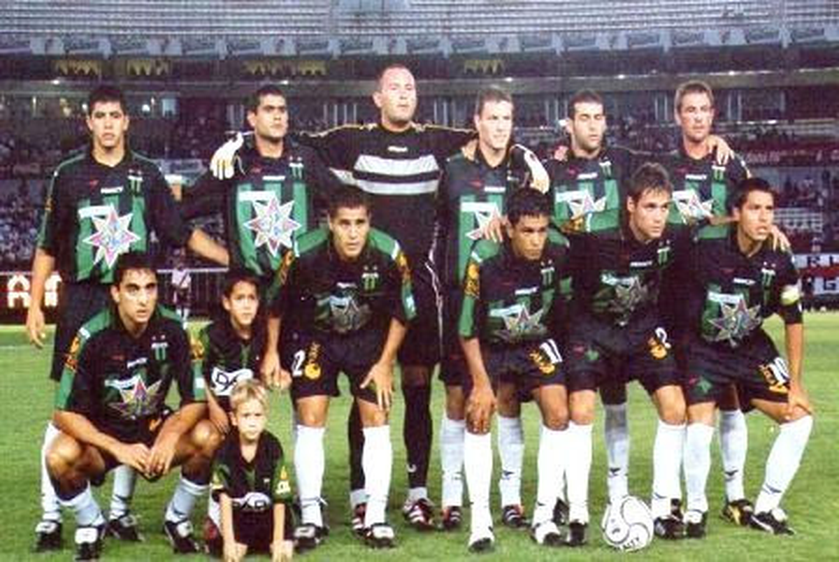 Ariel Borda, el primero de arriba en el equipo de Nueva Chicago en 2022. Ariel Borda, el primero de arriba en el equipo de Nueva Chicago en 2022.