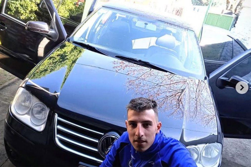 Farid Suárez trabaja lavando autos para poder llegar a fin de mes. No puede entrenar lo necesario y corre riesgo su futuro como deportista.