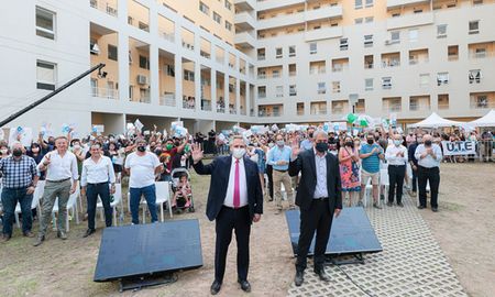 El presidente Alberto Fernández encabezó la entrega de viviendas del Procrear a 141 familias. El presidente Alberto Fernández encabezó la entrega de viviendas del Procrear a 141 familias.