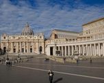 La plaza de San Pedro está mucho más vacía de lo habitual La plaza de San Pedro está mucho más vacía de lo habitual