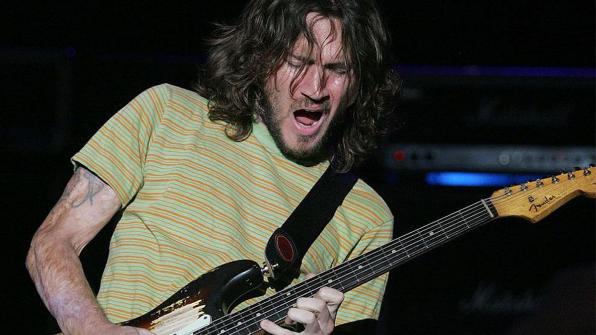 John Anthony Frusciante nació en Nueva York el 5 de marzo de 1970. Es guitarrista