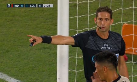 Nicolás Lamolina sancionó un penal a favor de Independiente que generó polémica y desató los reclamos de Colón. Nicolás Lamolina sancionó un penal a favor de Independiente que generó polémica y desató los reclamos de Colón.