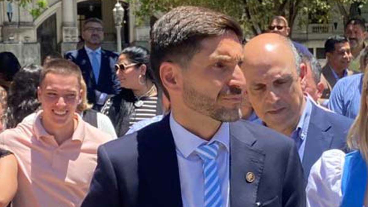 Pullaro aprovechó la ocasión para advertir que aunque no sea convencional será parte de la discusión. Pullaro aprovechó la ocasión para advertir que aunque no sea convencional será parte de la discusión.