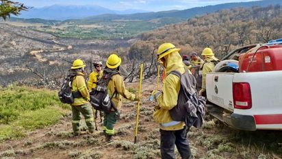 El despliegue de Santa Fe en los incendios de Chubut: helicópteros, aviones y brigadistas especializados