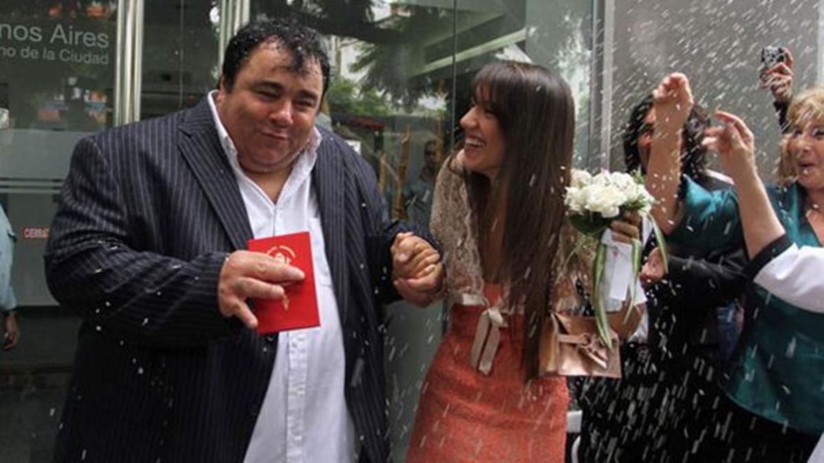La Tota Santillán y Sol Fiasche se casaron en 2012. Como fruto de su amor, tuvieron dos hijas: Camila y Mía. Sin embargo, en 2014 se separaron. La Tota Santillán y Sol Fiasche se casaron en 2012. Como fruto de su amor, tuvieron dos hijas: Camila y Mía. Sin embargo, en 2014 se separaron.