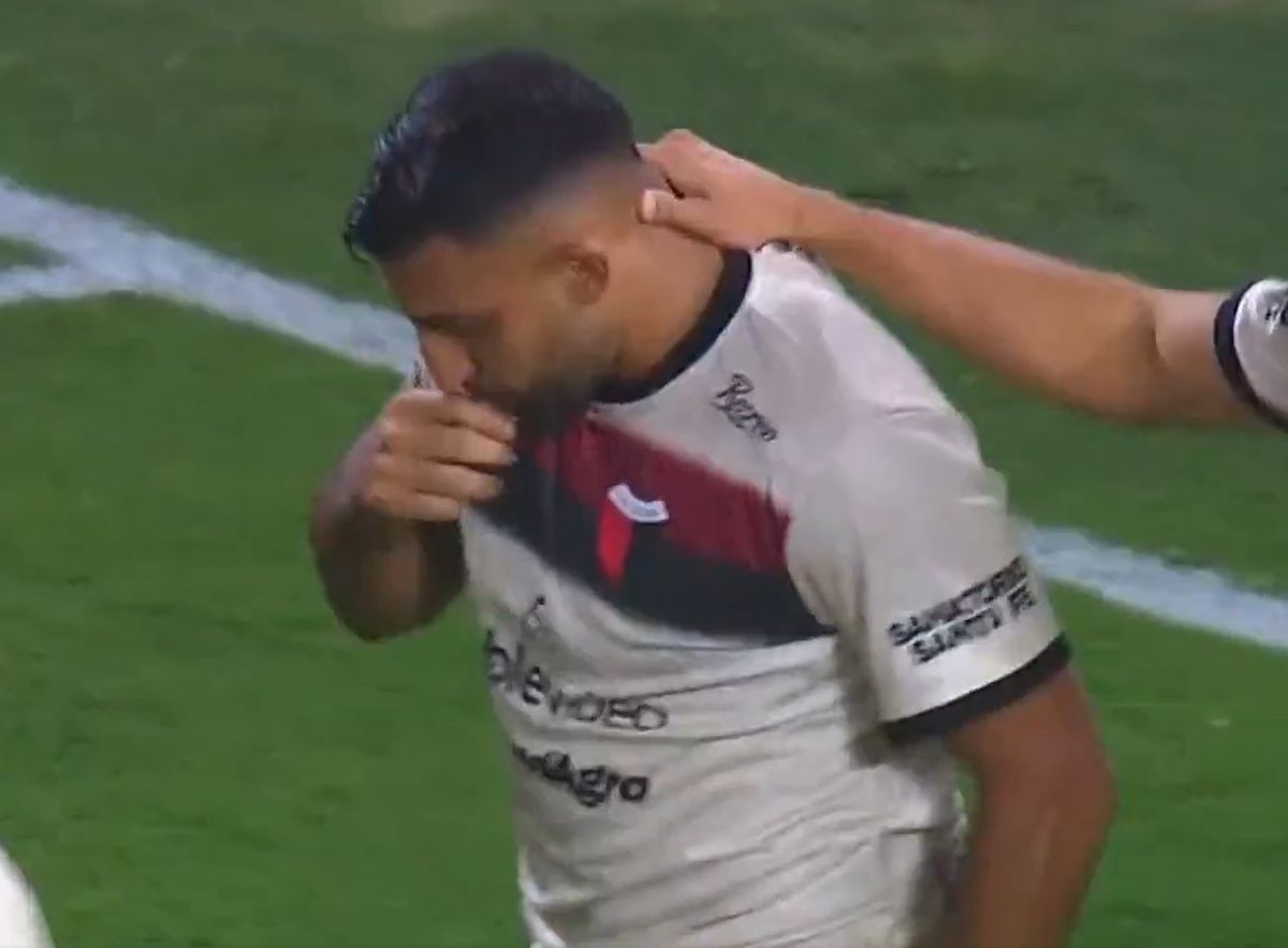 Ramón Ábila cumplió con la Ley del Ex y puso en ventaja a Colón sobre Boca en La Bombonera.