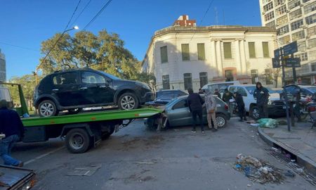 El operativo de remoción de vehículos arranca en la Seccional 1ª de la ciudad de Santa Fe. El operativo de remoción de vehículos arranca en la Seccional 1ª de la ciudad de Santa Fe.