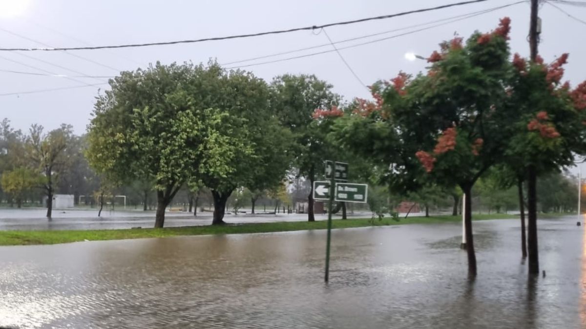 En pocas horas cayeron 270 mm en Villa Ocampo y la ciudad activó un operativo de emergencia. En pocas horas cayeron 270 mm en Villa Ocampo y la ciudad activó un operativo de emergencia.