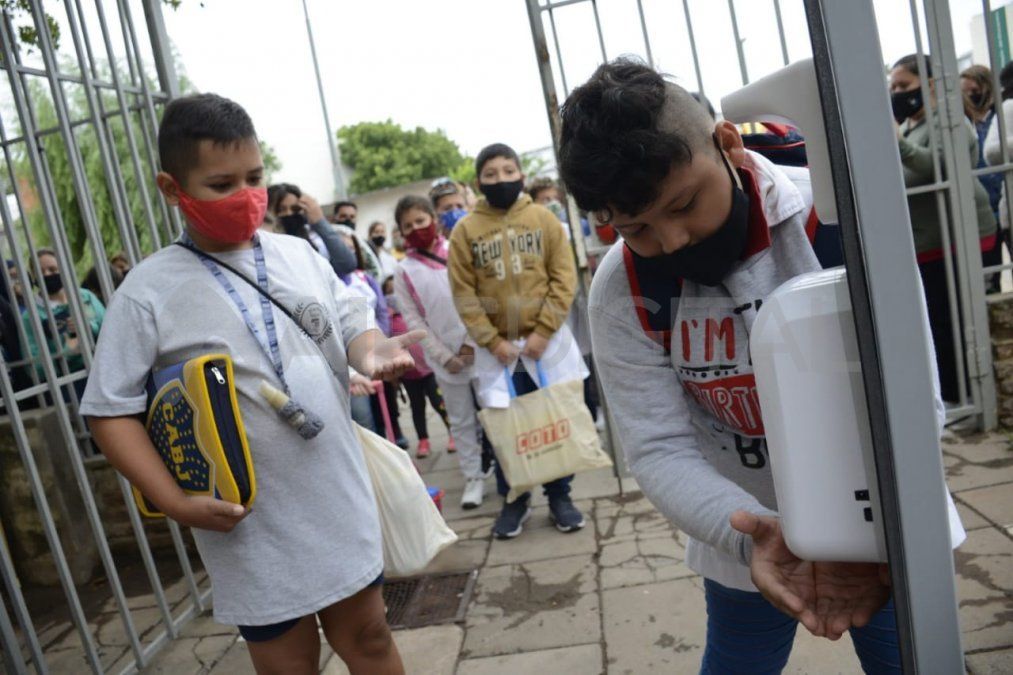 La presencialidad escolar está suspendida en Rosario y San Lorenzo por cinco días. Según el criterio epidemiológico