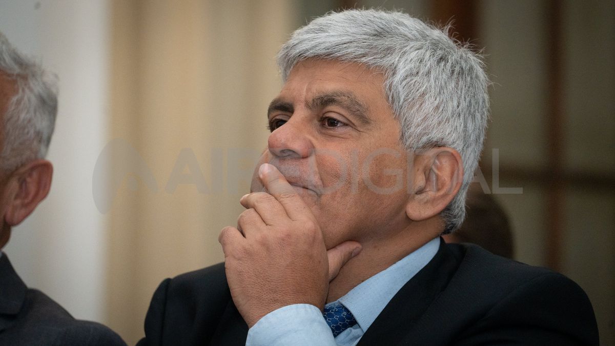 Con una carrera que combina experiencia judicial y docencia