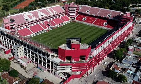 Fuerte operativo de seguridad en Independiente y Nacional de Potosí en el estadio Libertadores de América Fuerte operativo de seguridad en Independiente y Nacional de Potosí en el estadio Libertadores de América