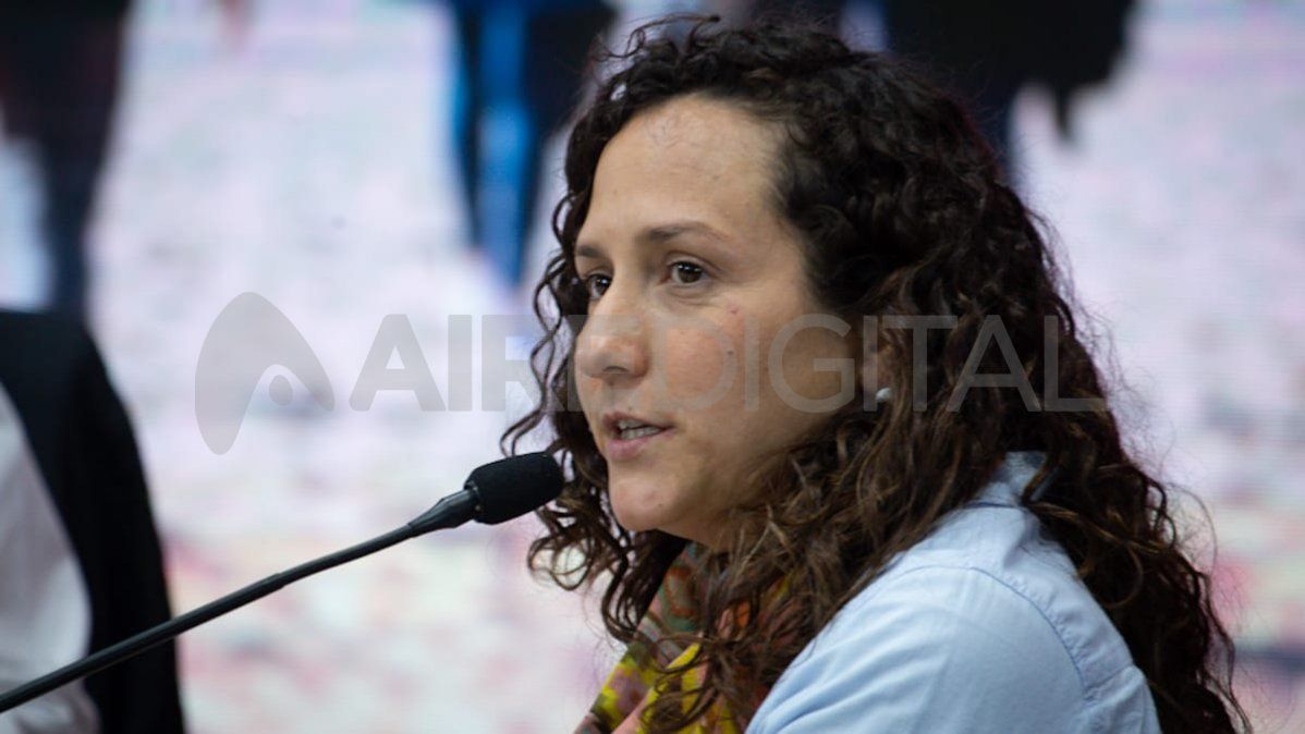 Laura Mondino estuvo en el Teatro ATE Casa España este martes junto a Luis Mino y el equipo de Ahora Vengo.