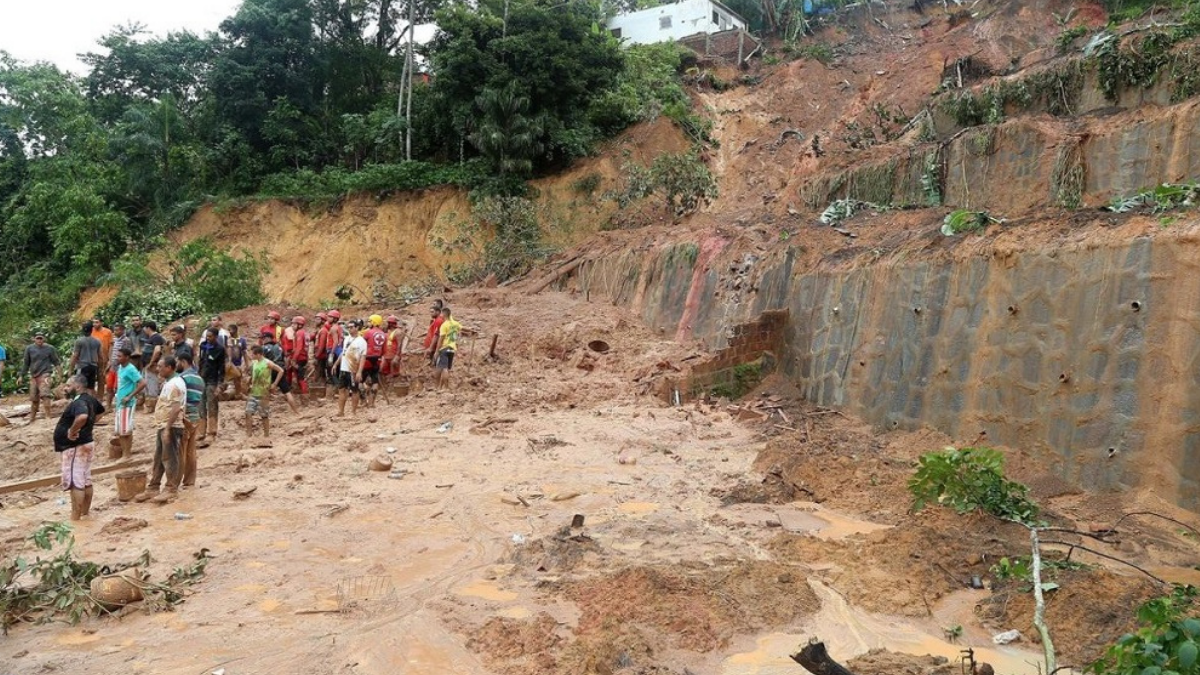Los deslizamientos de tierra producto de la lluvia causaron las muertes en Brasil.