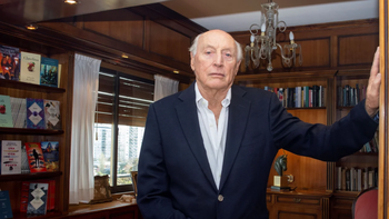Eduardo Kovalivker cumplió con la orden de la Justicia. Sus hijos ya lo hicieron, pero no pueden desbloquear uno de ellos por ser de última generación.
