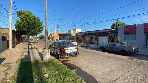 Por estas horas, un móvil policial custodia el ingreso al domicilio de la mujer.&nbsp;