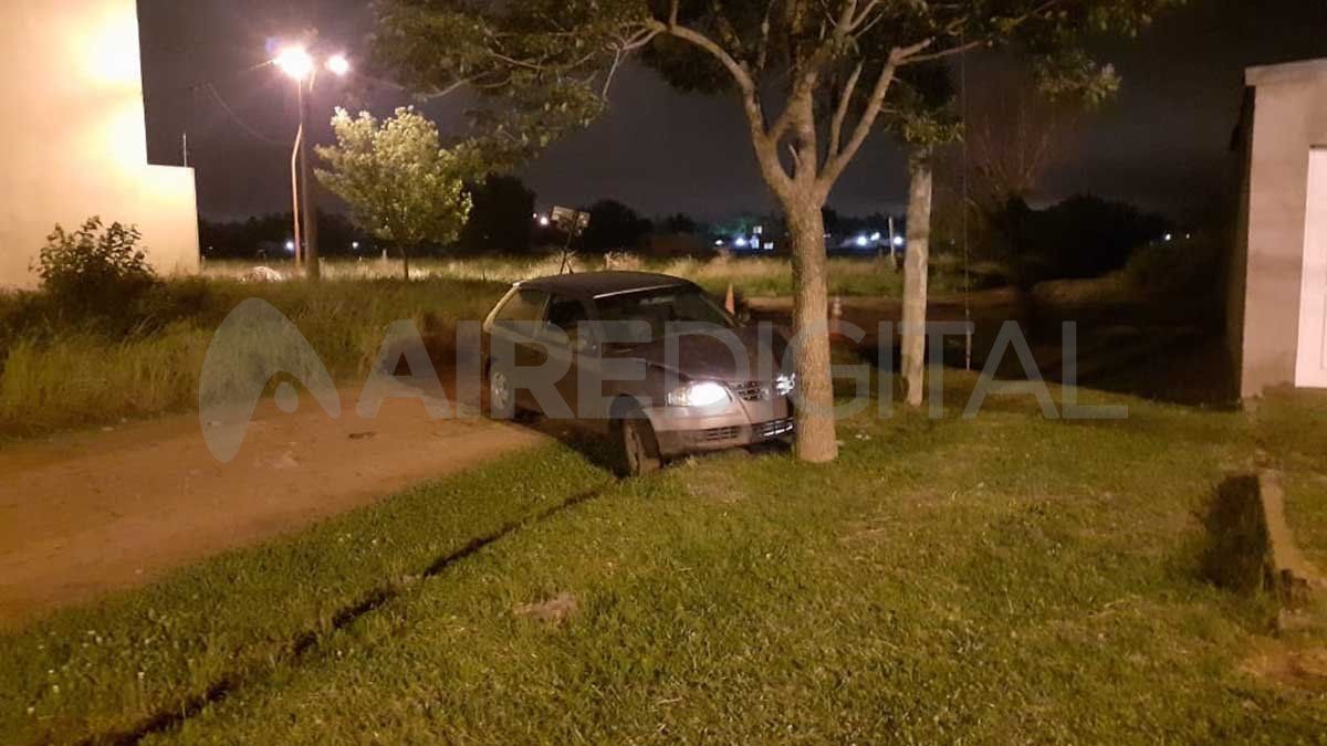 Un auto robado el lunes fue encontrado por la policía abandonado en la vía pública.