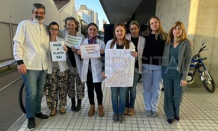 Más de 700 médicos que trabajaron en pandemia reclaman el pase a planta permanente Más de 700 médicos que trabajaron en pandemia reclaman el pase a planta permanente