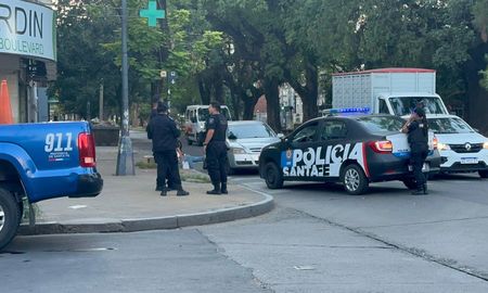 Balazos en la Costanera: dos jóvenes heridos y fuerte operativo en bulevar Gálvez Balazos en la Costanera: dos jóvenes heridos y fuerte operativo en bulevar Gálvez
