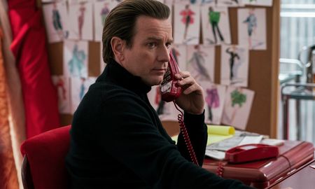 Los detalles de la vida del icónico diseñador de moda que inspiró la nueva miniserie de Netflix, Halston, con Ewan McGregor. Los detalles de la vida del icónico diseñador de moda que inspiró la nueva miniserie de Netflix, Halston, con Ewan McGregor.