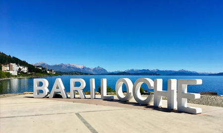 La ciudad de Bariloche es uno de los destinos turísticos principales para todos los argentinos. La ciudad de Bariloche es uno de los destinos turísticos principales para todos los argentinos.