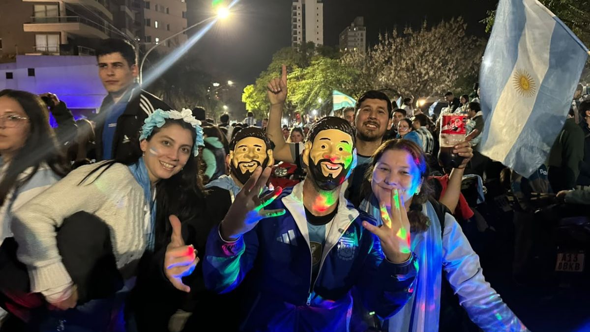 Así festejó Santa Fe la victoria de Argentina contra Inglaterra. Así festejó Santa Fe la victoria de Argentina contra Inglaterra.