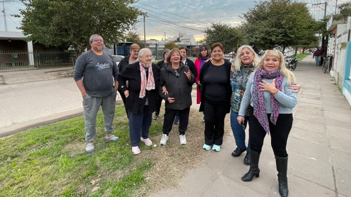 Vecinos de Santa Rita dialogaron con AIRE sobre la inseguridad que sufre el barrio. Vecinos de Santa Rita dialogaron con AIRE sobre la inseguridad que sufre el barrio.