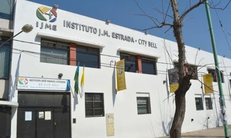 Un adolescente de 16 años que estaba en una clase virtual vía Zoom le avisó a la docente y a sus compañeros que un grupo de ladrones había entrado a robar a su casa de la localidad platense de City Bell. Un adolescente de 16 años que estaba en una clase virtual vía Zoom le avisó a la docente y a sus compañeros que un grupo de ladrones había entrado a robar a su casa de la localidad platense de City Bell.