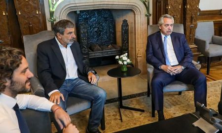 Santiago Cafiero, Roberto&nbsp;Salvareza y Alberto Fernández.