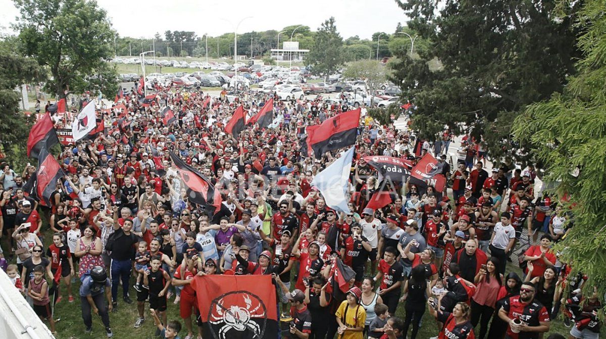 Las 37 mejores fotos de la multitudinaria despedida al plantel de Colón