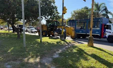 El accidente ocurrió en Facundo Zuviría y Zeballos de Santa Fe. El auto sufrió graves daños, aunque no hubo heridos de gravedad. El accidente ocurrió en Facundo Zuviría y Zeballos de Santa Fe. El auto sufrió graves daños, aunque no hubo heridos de gravedad.