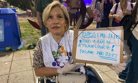 Los prestadores de servicios para personas con discapacidad volvieron a marchar este miércoles por el centro santafesino. Los prestadores de servicios para personas con discapacidad volvieron a marchar este miércoles por el centro santafesino.