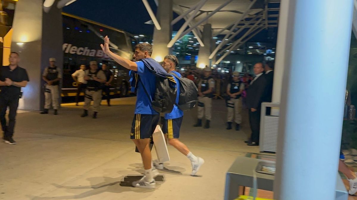 Los futbolistas de Boca salieron hacia al 15 de Abril cerca de las 19:45. Los futbolistas de Boca salieron hacia al 15 de Abril cerca de las 19:45.