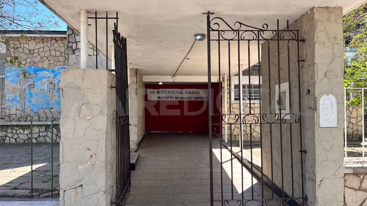 Docentes y directivos de la Escuela Pascual Echagüe la desmantelan