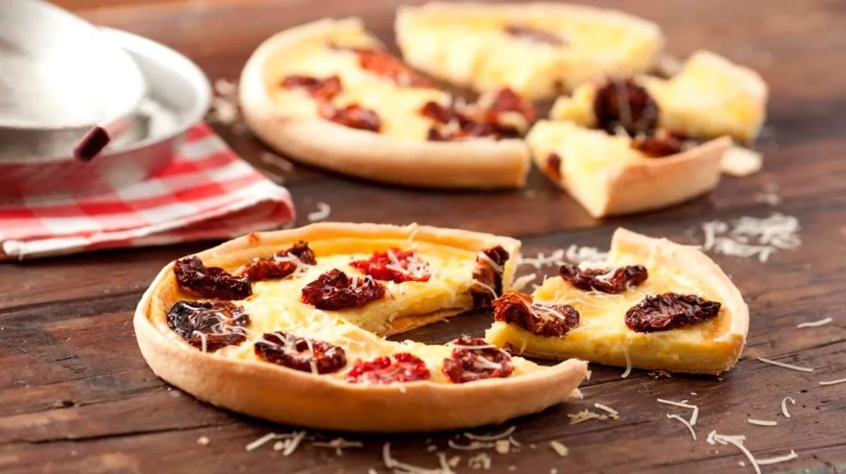 Tarteleta de cuatro quesos y tomates secos