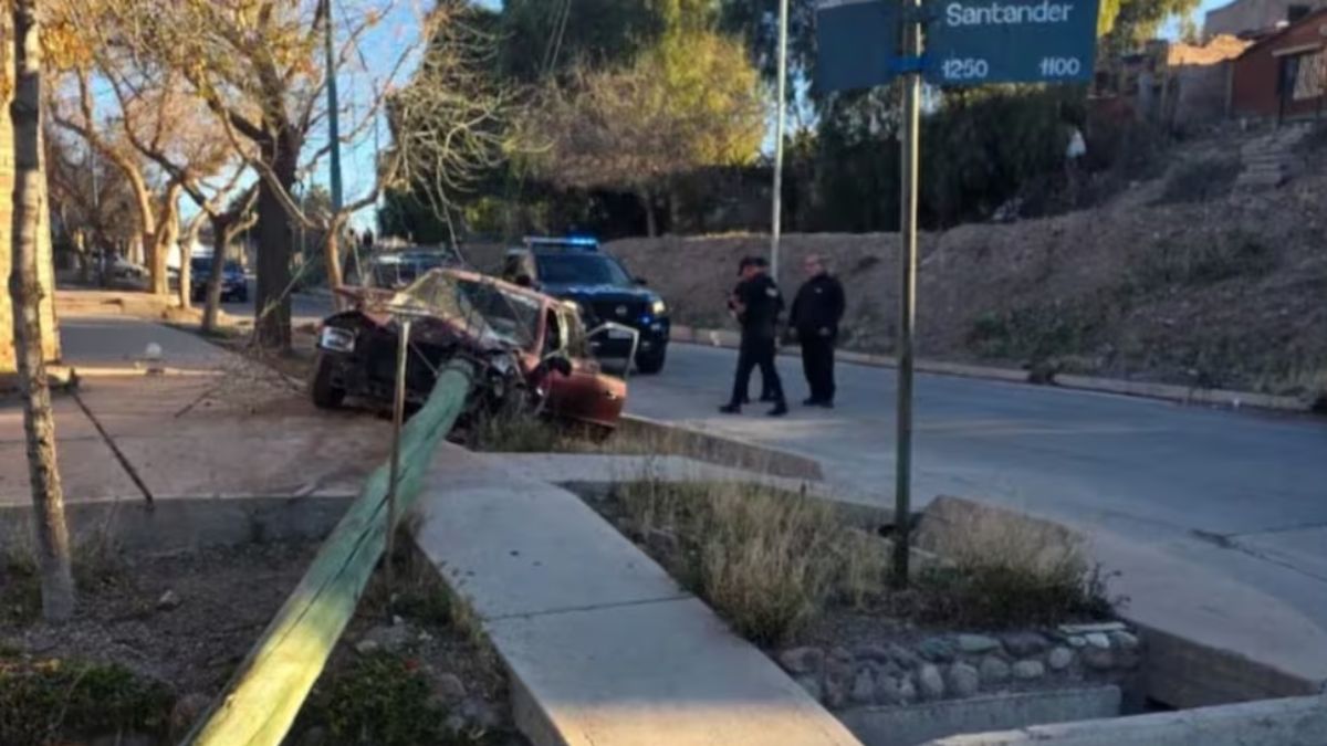 El hombre fue detenido tras agredir a su expareja y protagonizar un choque en la fuga.