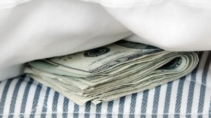 Estos son los peores lugares para esconder dinero en casa, según un experto