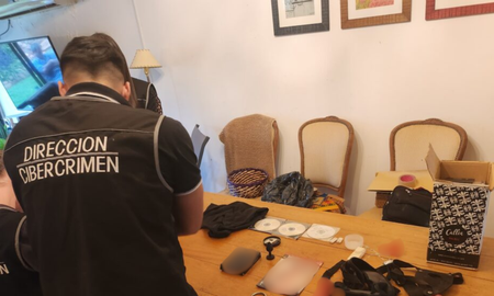 Allanaron material de explotación sexual infantil, zoofilia e incesto en el domicilio del diputado Germán Kiczka. Allanaron material de explotación sexual infantil, zoofilia e incesto en el domicilio del diputado Germán Kiczka.