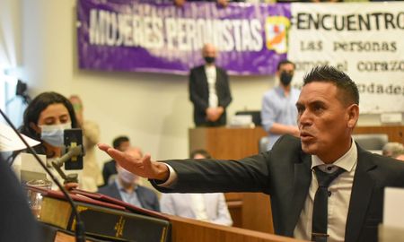 El Concejo de Santa Fe convocará a una reunión al edil Juan José Piedrabuena, para que brinde las explicaciones de su participación en la boda narco de Ibarlucea. El Concejo de Santa Fe convocará a una reunión al edil Juan José Piedrabuena, para que brinde las explicaciones de su participación en la boda narco de Ibarlucea.