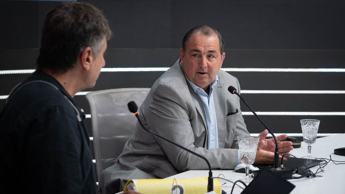 "Tenes dos lecturas, una que todavía los problemas continúan y otra que el vecino empezó a confiar en que se va a solucionar llamando", destacó el intendente. "Tenes dos lecturas, una que todavía los problemas continúan y otra que el vecino empezó a confiar en que se va a solucionar llamando", destacó el intendente.